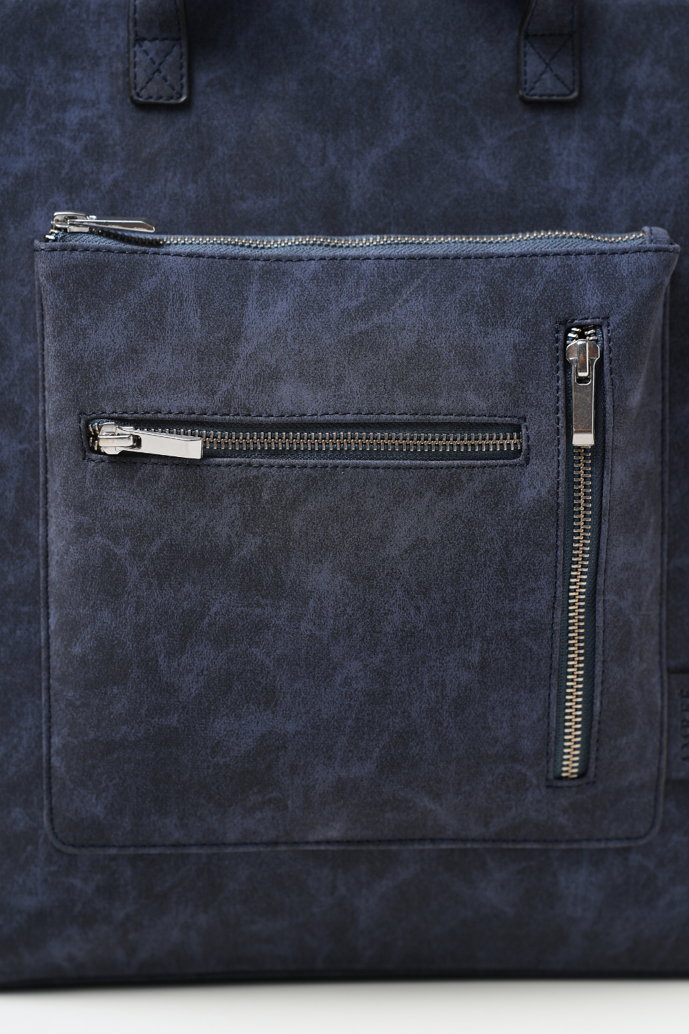 Rodeo Totepack Blue shown with open pockets, highlighting storage compartments, inner organisation, and Amrée’s functional design.