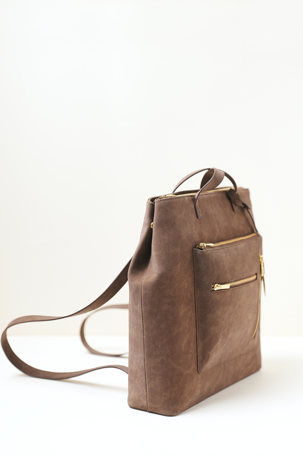 Side angle view of the Rodeo Totepack Brown showing its clean profile, stitching, and structured Amrée design.