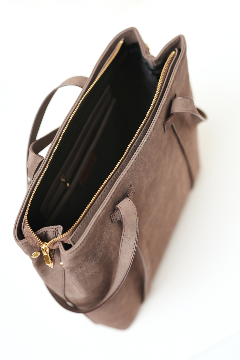 Top view of the Rodeo Totepack Brown with the bag open, showing inner space, pockets, and Amrée’s organised interior layout.